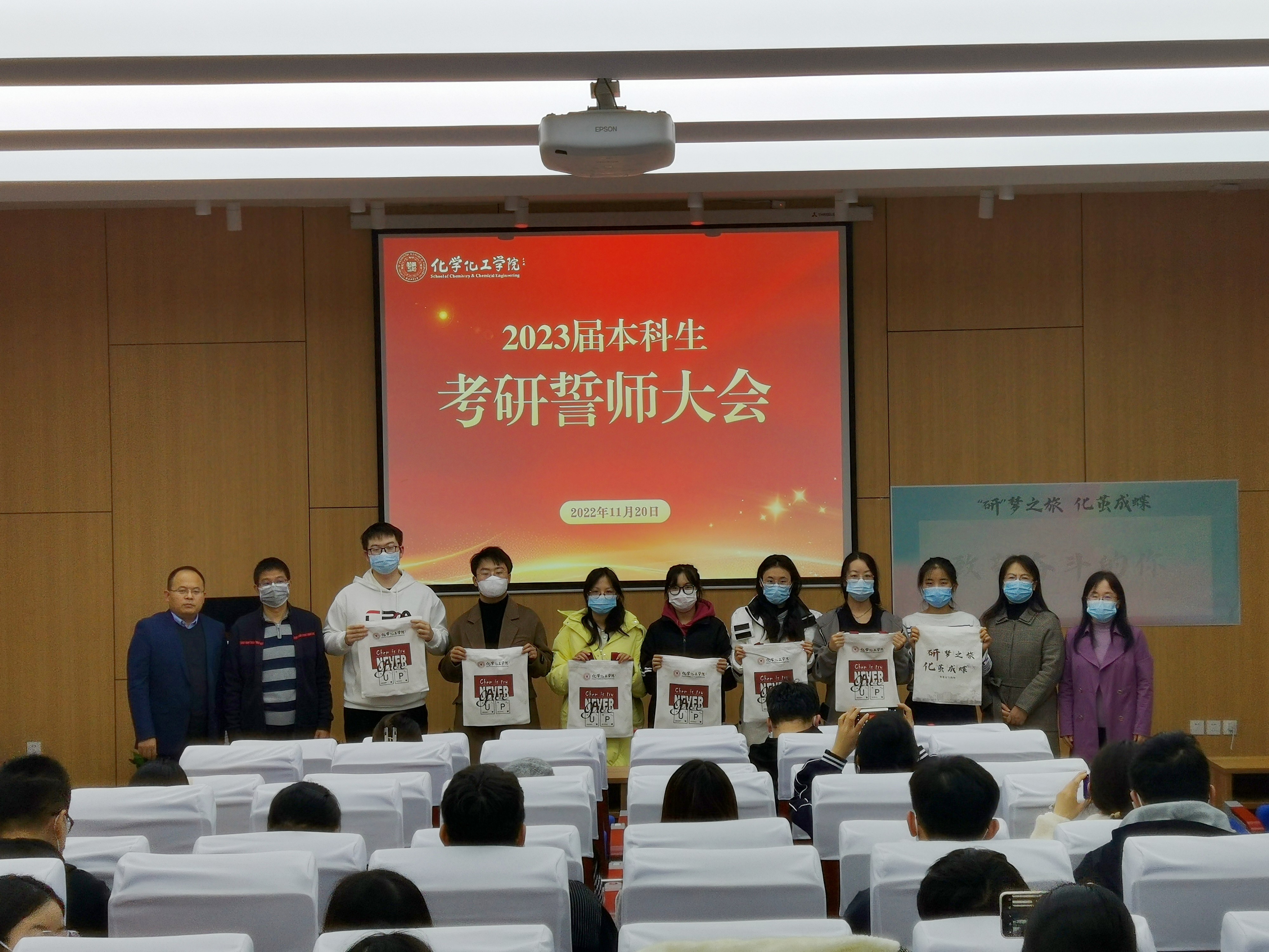 发放大礼包.jpg 发放大礼包.jpg