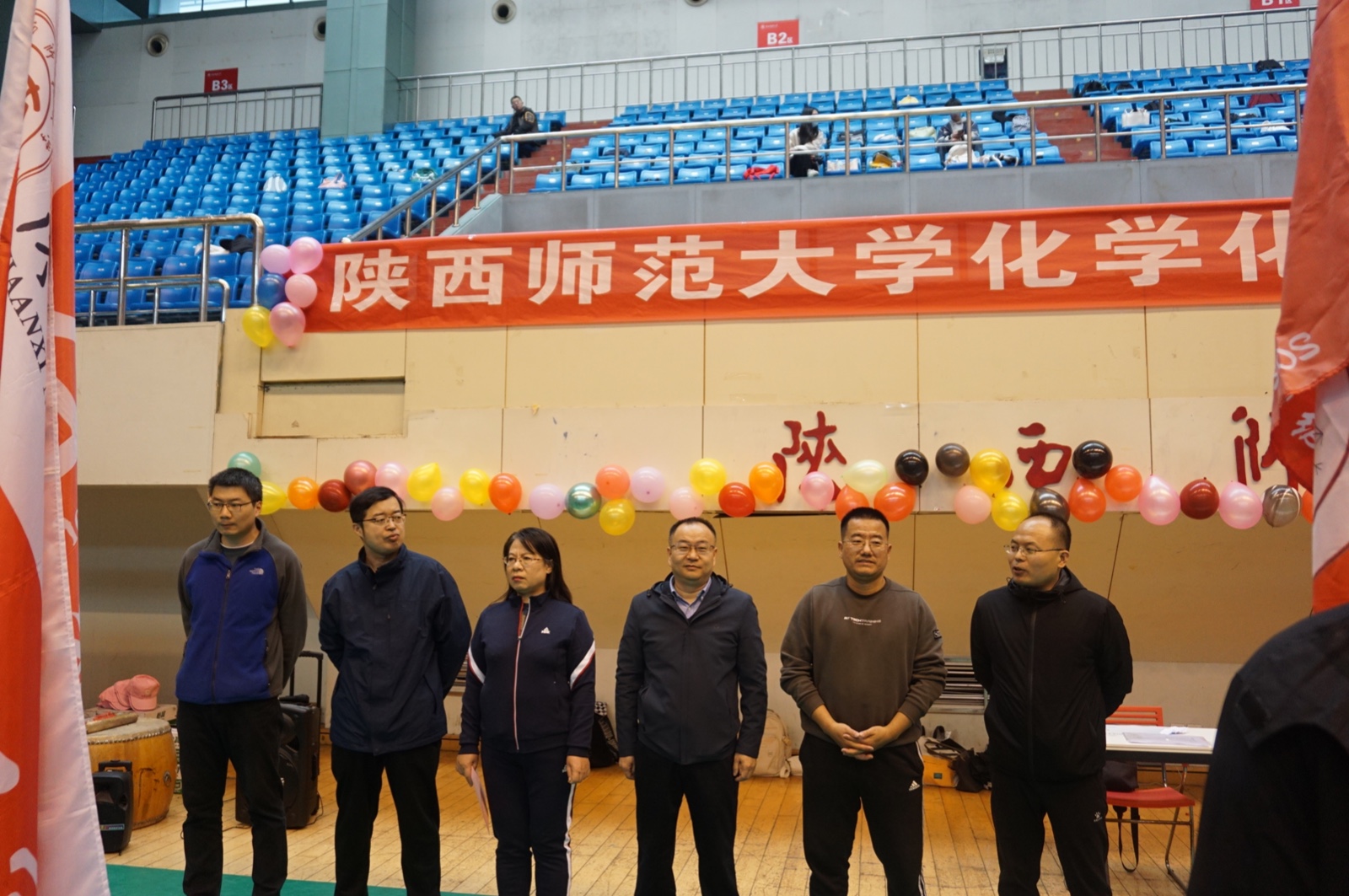 领导合影.jpg 领导合影.jpg